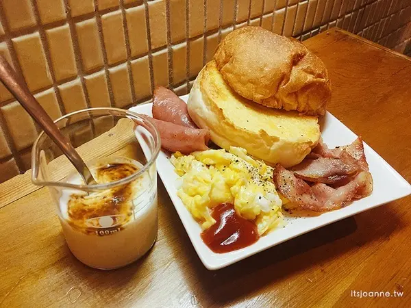 單眼皮双眼皮。早餐輕食(二店) /美食窩客 美鹿好時光 提供