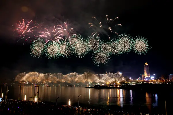 2015台北河岸音樂季煙火繽紛！音樂、遊船、週週精采活動浪漫迎夏夜！