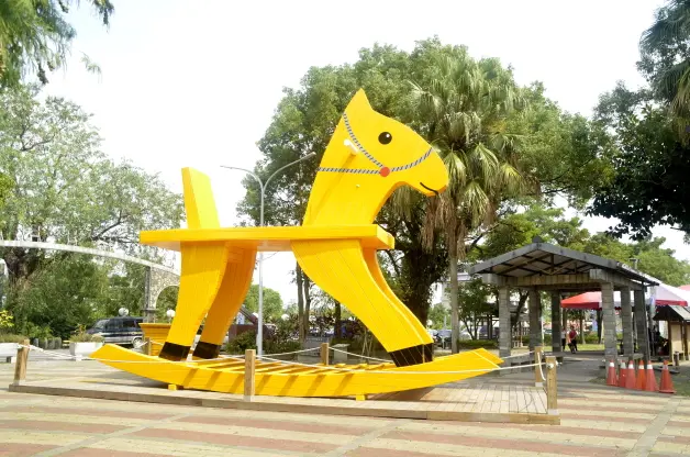 兒童節快報！只有宜蘭三星鄉小朋友才有！搖搖洛克馬DIY紙模型好吸睛！