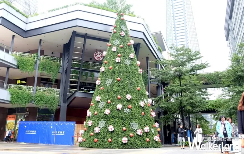 新光三越耶誕打卡「LINE FRIENDS」/ WalkerLand窩客島提供