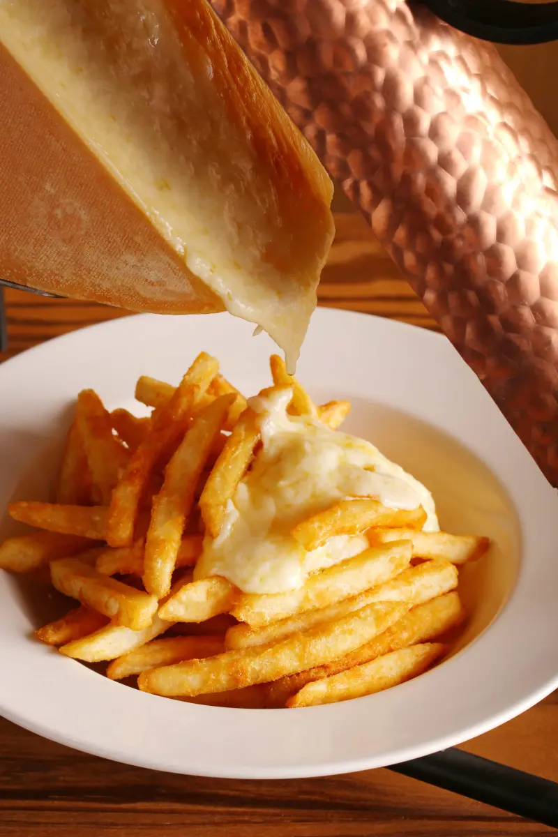 道地北國風味！「花畑牧場Café」台灣一號店，原味起司料理超誘人！