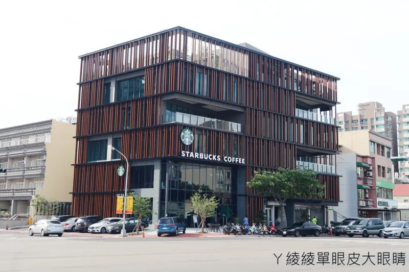 星巴克特色門市「星巴克竹北自強門市」 /美食窩客  ㄚ綾綾單眼皮大眼睛  提供