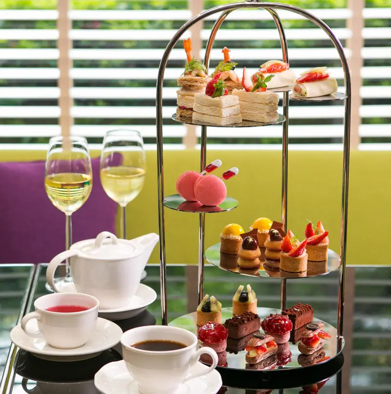 享受莓好時光！台北國賓「Aqua Lounge」改裝登場，下午茶也能很時尚