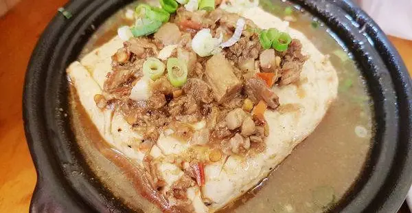 【桃園美食】中壢觀光夜市人氣小吃《簡師傅麻辣臭豆腐》五種辣度與原味豆腐煲