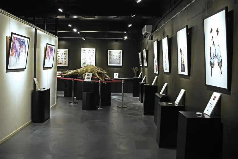 3 café studio 黑暗系台灣本土藝術家聯合展出；暗黑料理等你來挑戰~