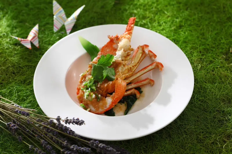 巧克力界的LV!「台北寒舍艾美酒店」母親節蛋糕,打造夢幻迷你花園!