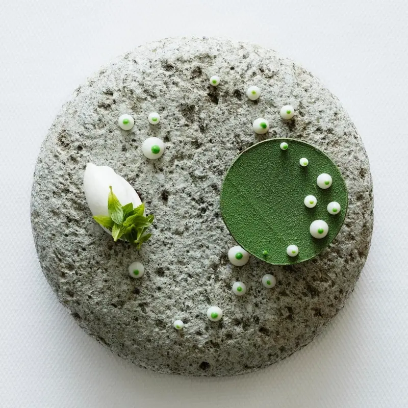 收集米其林美食！亞洲50大餐廳「Amber餐廳」靈魂主廚 Richard來台客座，與文華東方合作推出「傳奇經典饗宴」。