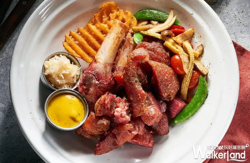 早午餐控一定知道的貳樓餐廳！貳樓餐廳推出期間限定「四人分享餐」，再加碼推出「啤酒買一送一優惠」，今年帶老爸一起吃個早午餐。