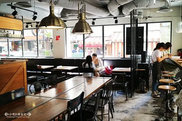 圖書館對面 /美食窩客 小噗 提供