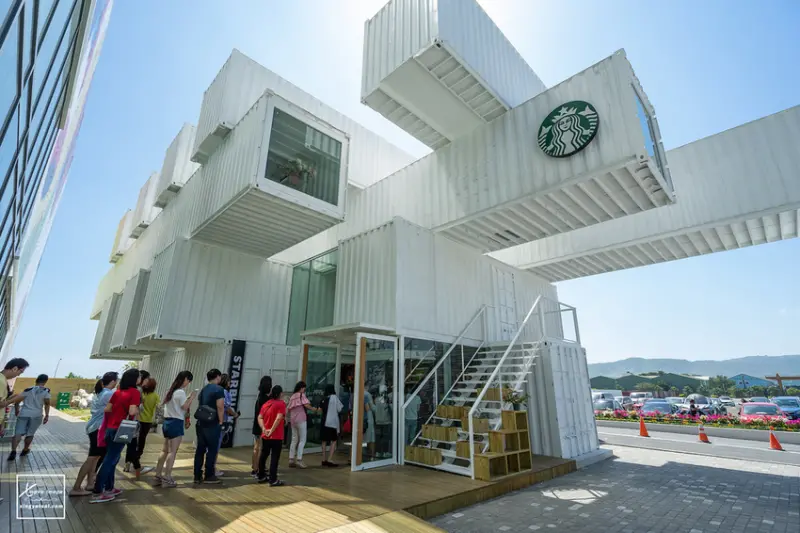 花蓮景點「星巴克貨櫃屋 花蓮洄瀾門市」/ 窩客 快門下的幸福 提供