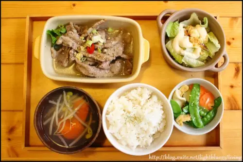 [ 市府站松山文創園區週邊美食 ] 一直是晴天雜貨咖啡店～雜貨風可愛小店，每月推出不同限定套餐