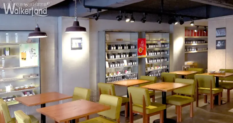 七三茶堂營造簡單質樸的店內裝潢風格