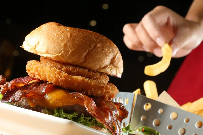 冠軍漢堡來了！Chili's Craft Burgers 新菜單登場，夏季手工漢堡掀戰！