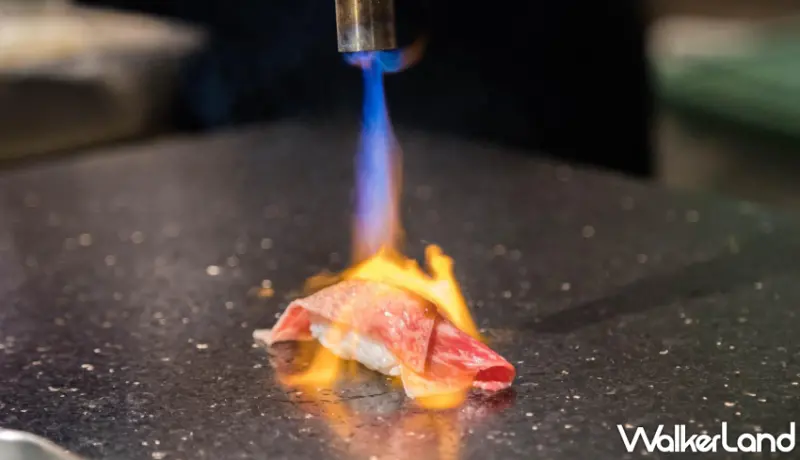 豐FOOD海陸百匯「龍蝦之夜」泰式波士頓龍蝦吃到飽，學生再加碼四人同行一人免費。