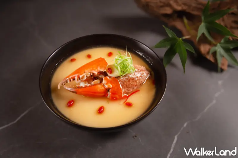 台北萬豪「尋味秋蟹」、「萬兔MOON遊」秋季限定，4米巨型月球、800公克肥美大沙公。