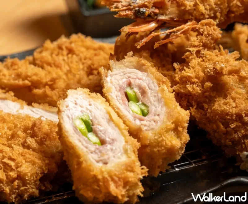 勝博殿必吃牡蠣！熱賣18年「廣島牡蠣套餐」勝博殿限定必吃款，再加碼「牡蠣造型後背包」真的可愛。