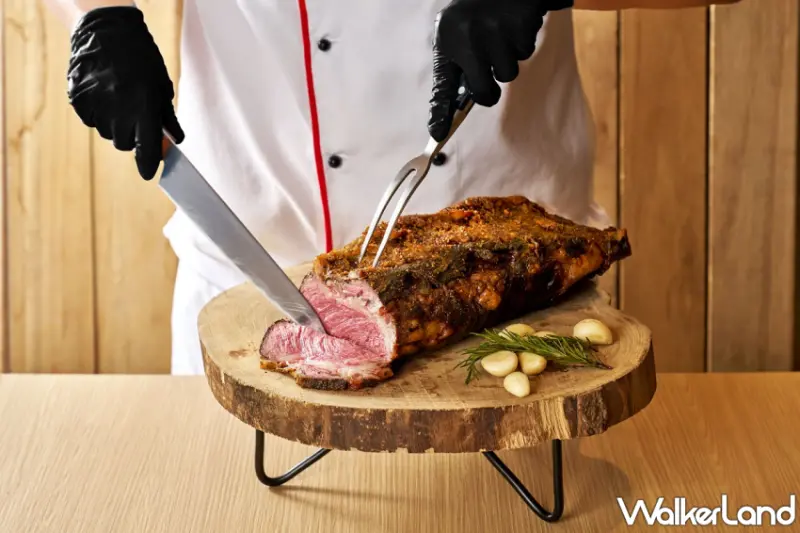 敘日餐廳推出樂齡55歲以上7折優惠，親友同行85折無限暢吃海鮮Buffet吃到飽。