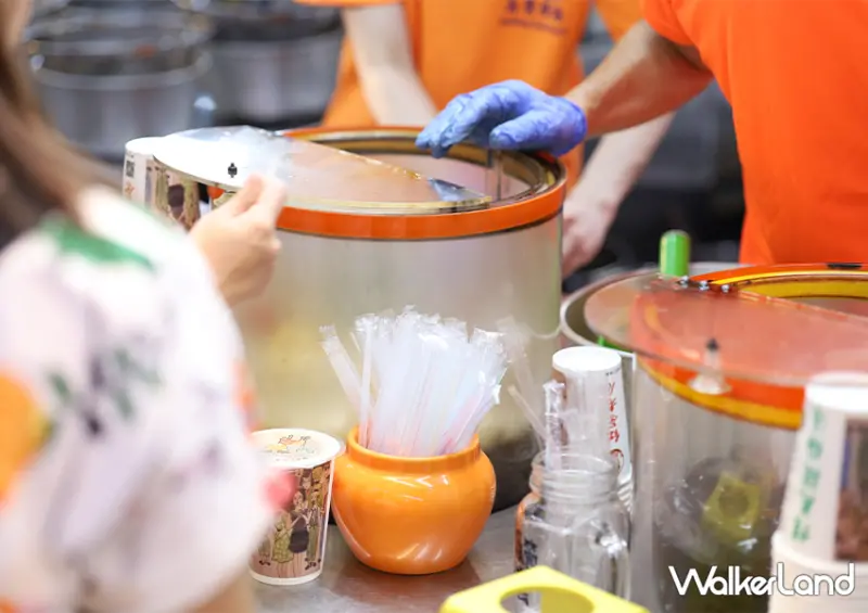 瑞芳美食廣場「紅茶伯老紅茶店」只用日月潭茶葉沖煮/ WalkerLand窩客島整理提供 未經許可不可轉載。