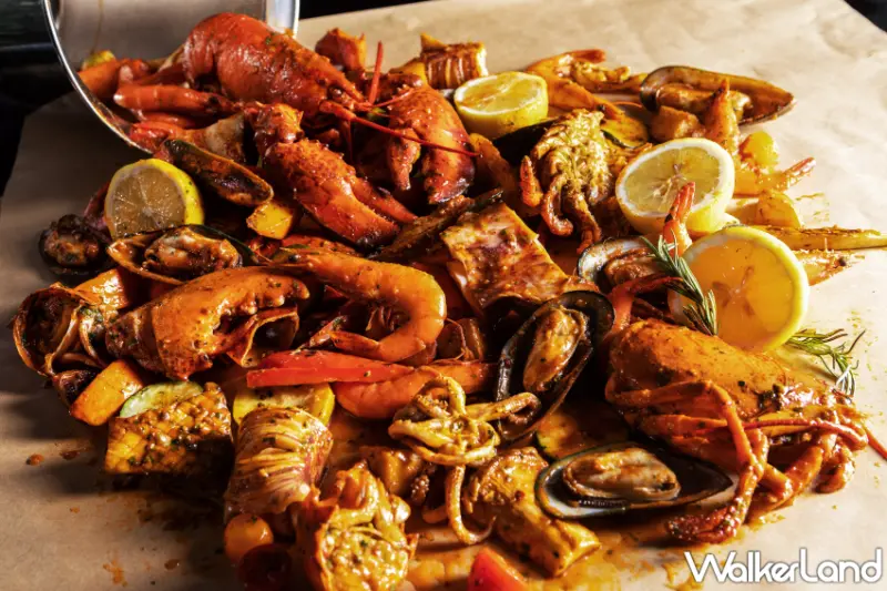 SEA TO SKY中秋海鮮派對豪華美式手抓海鮮桶，再加碼660元生啤喝到飽。