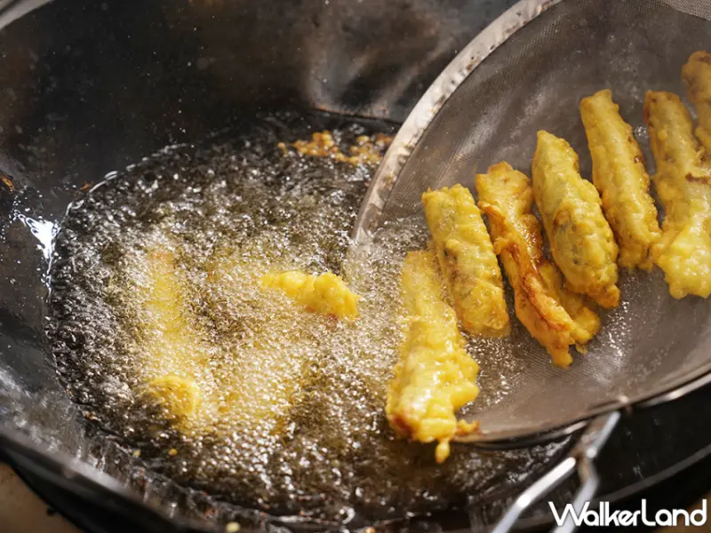 台南遠東香格里拉飯店推出鮮蚵季，「海中牛奶」料理大集合，蚵仔麵線、蒜蓉粉絲鮮蚵煲全部吃到飽。