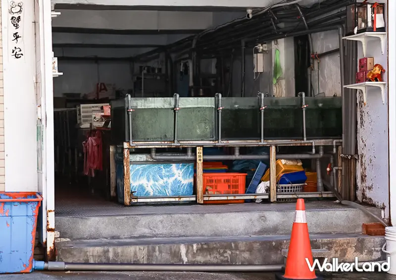 秋天萬里蟹去哪吃！基隆在地人超推「螃蟹屋水產」在地30年老字號/ WalkerLand窩客島整理提供 未經許可不可轉載。