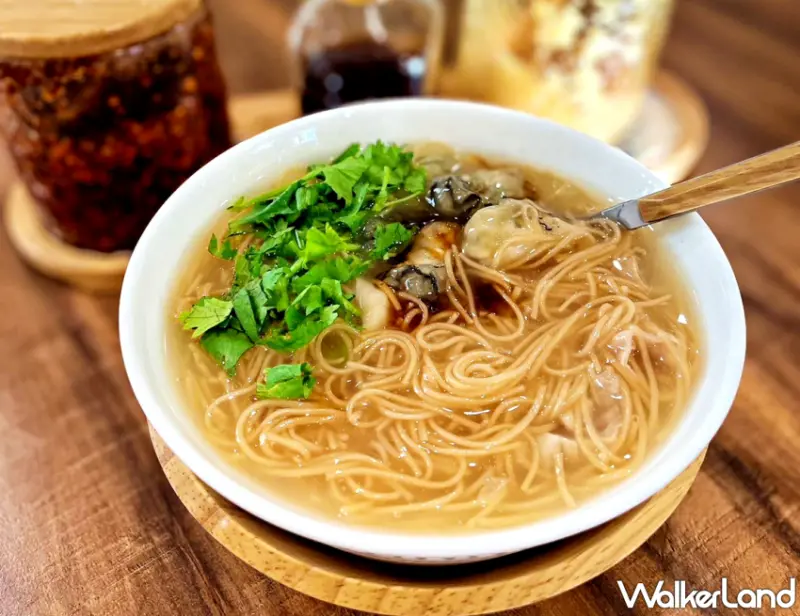 Trueway麵線研究所&甜點取物所，高顏值千層蛋糕、英式傳統司康，還有台灣特色「蚵仔大腸麵線」。