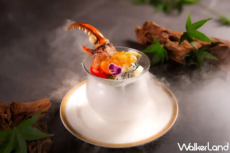 台北萬豪「尋味秋蟹」、「萬兔MOON遊」秋季限定，4米巨型月球、800公克肥美大沙公。