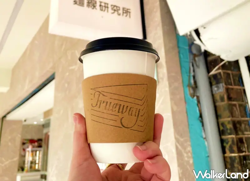 Trueway麵線研究所&甜點取物所，高顏值千層蛋糕、英式傳統司康，還有台灣特色「蚵仔大腸麵線」。