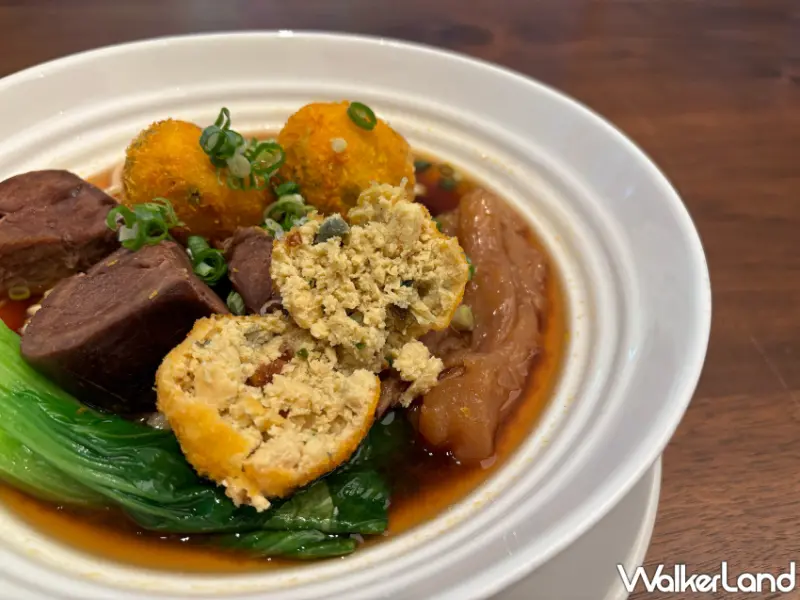 臭豆腐牛肉麵買一送一！中山九昱希爾頓限時推出「牛肉麵全系列」買一送一優惠。