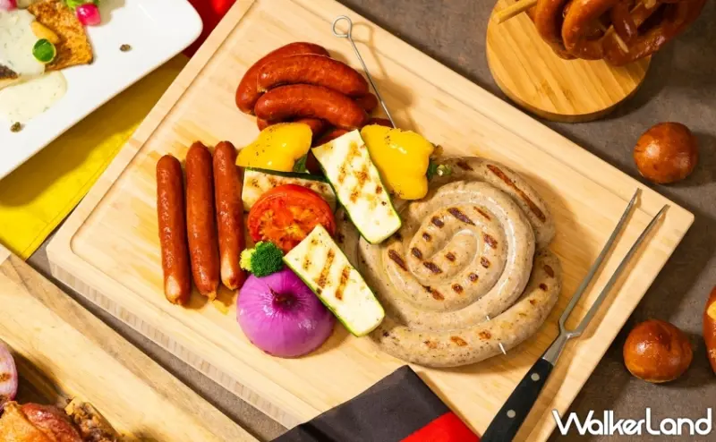 慕尼黑啤酒節不用飛德國！台北遠東Café吃到飽推出德國烤豬腳、啤酒香腸吃到飽。