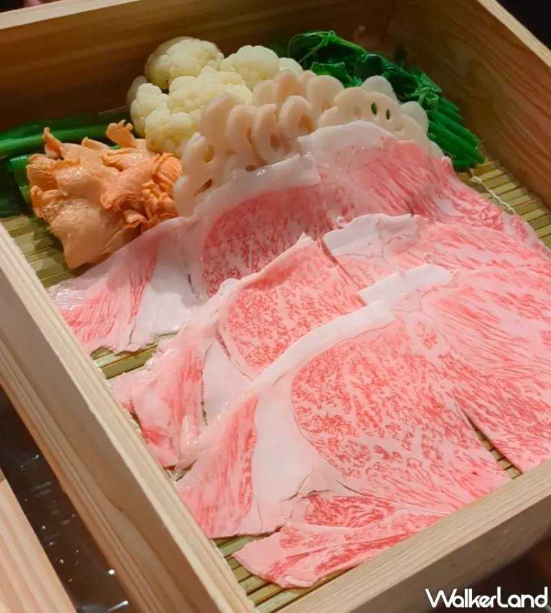 挑戰錢包接受度！三燔本家推出「柿安真珠牛究極之宴」每人8,800元，品嚐柿安真珠牛。