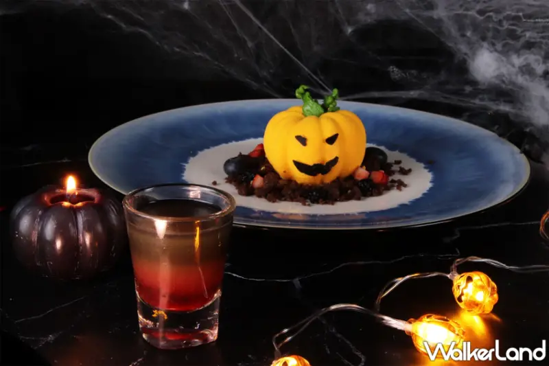 台北亞都麗緻推出萬聖節限定糕點與互動遊戲，「萬聖鬼牌抽抽樂」同花順就送14,080元住宿券。