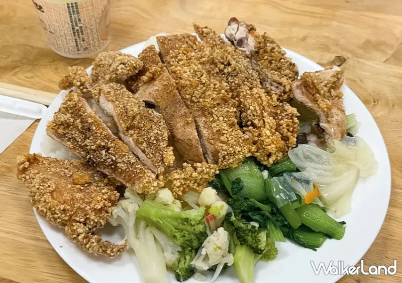 萬芳醫院站美食「福美阿姨的店」超巨大雞排飯必吃/ WalkerLand窩客島整理提供 未經許可不可轉載。
