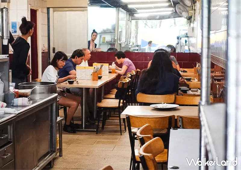 中山區必吃燒臘便當「家鴻鵝肉」燒鵝腿一開店就秒殺/ WalkerLand窩客島整理提供 未經許可不可轉載。