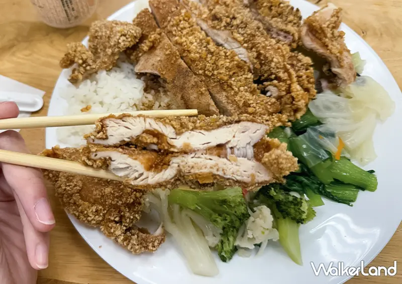 萬芳醫院站美食「福美阿姨的店」超巨大雞排飯必吃/ WalkerLand窩客島整理提供 未經許可不可轉載。