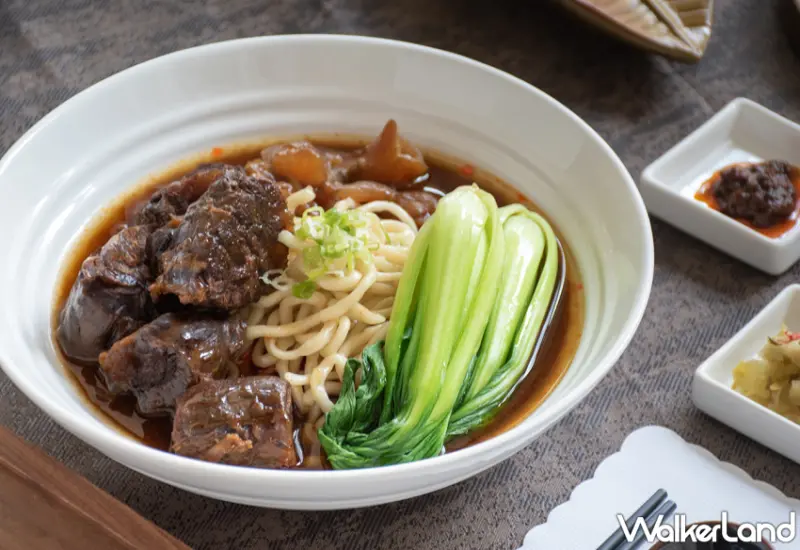 臭豆腐牛肉麵買一送一！中山九昱希爾頓限時推出「牛肉麵全系列」買一送一優惠。