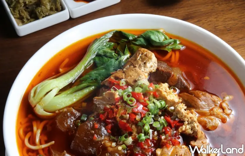 臭豆腐牛肉麵買一送一！中山九昱希爾頓限時推出「牛肉麵全系列」買一送一優惠。