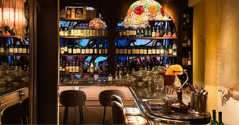 不出國也能有歐洲感！歐洲宮廷風咖啡廳超好拍，大稻埕新開幕「以賽亞Isaiah」必收藏。