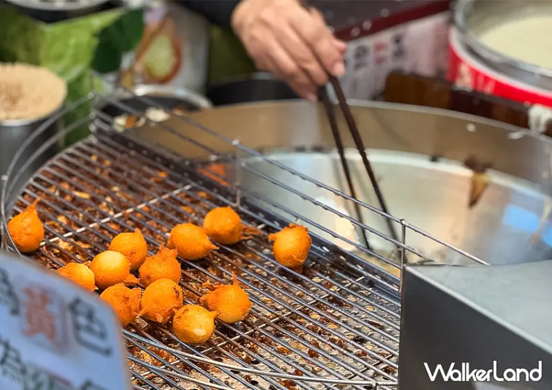台中豐原廟東必吃「廟東川代菱角酥」記得要抽號碼牌/ WalkerLand窩客島整理提供 未經許可不可轉載。