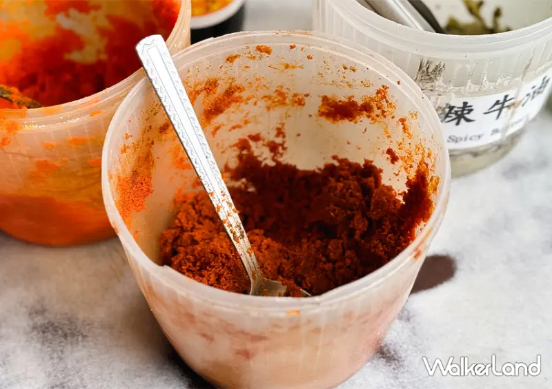 西門町平價美食「老劉刀切牛肉麵」桌上這三樣配料沒加不是老饕 / WalkerLand窩客島整理提供