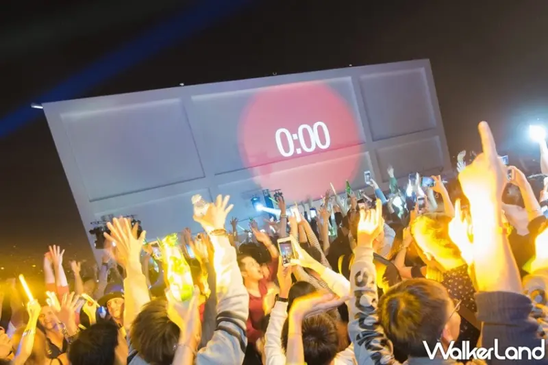 高雄英迪格Pier No.1跨年派對限時五折！Pier No.1炫光霓虹跨年派對五折優惠、INtopia寵物套票買八送一。