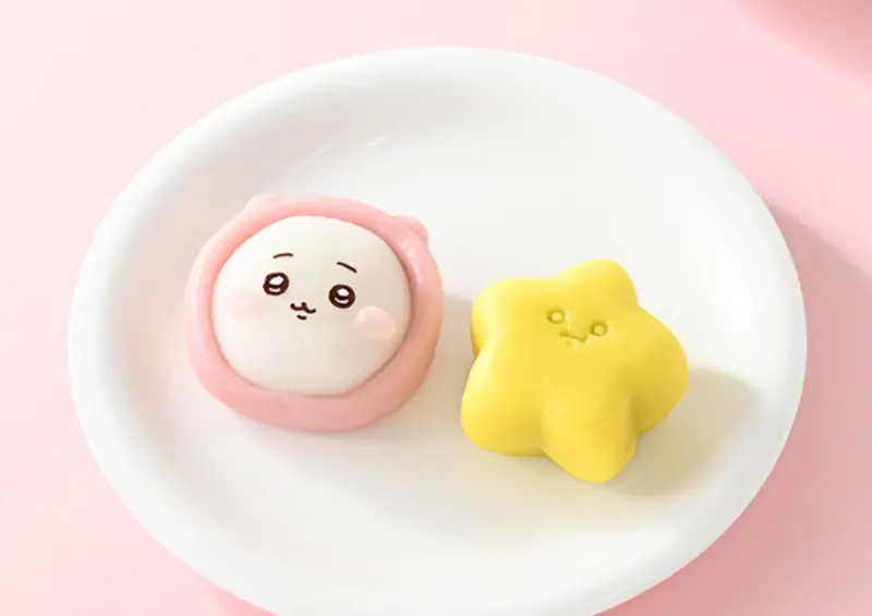 ▲日本全家「吉伊卡哇和菓子」吉伊卡哇選用草莓餡搭配星形紅豆餡 / 圖片來源：ファミリーマート