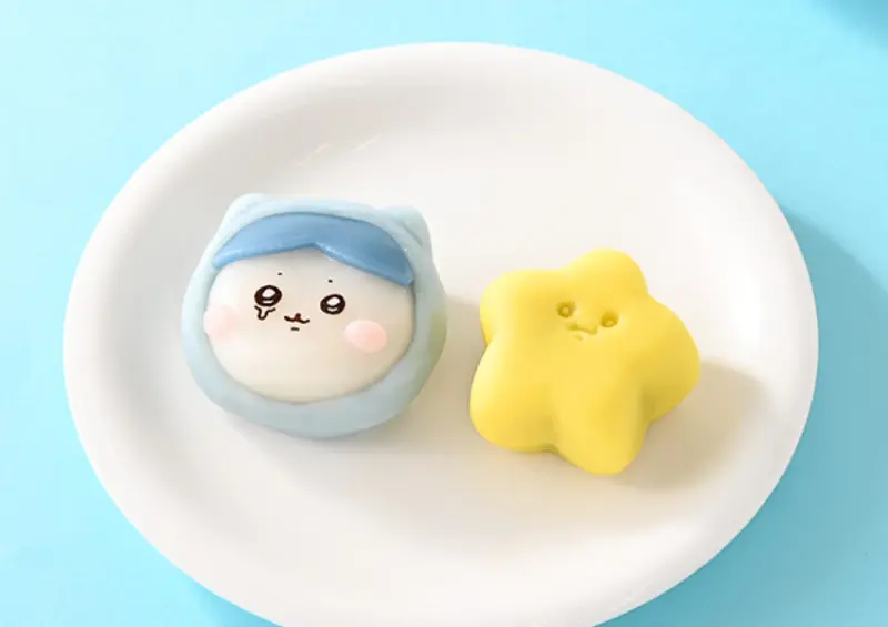 ▲日本全家「吉伊卡哇和菓子」小八使用牛奶餡搭配星形紅豆餡​​​​​​​ / 圖片來源：ファミリーマート