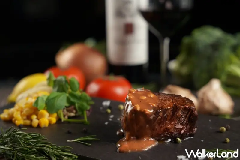 君品牛排吃到飽！君品酒店茶苑一日限定10盎司頂級肋眼牛排吃到飽，牛排控必吃清單。