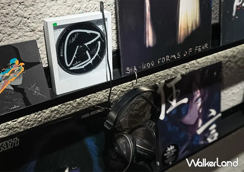 台北唱片咖啡廳「聲色 Sounds Good」整牆都是黑膠/ WalkerLand窩客島整理提供 未經許可不可轉載。