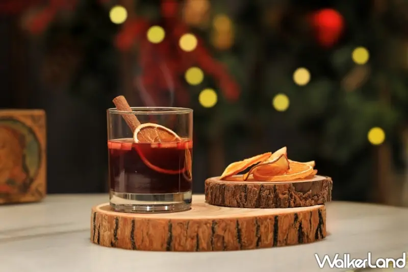 秋冬微醺瑜珈新體驗！慕舍酒店推出紅白酒暢飲與聖誕熱紅酒，在戶外瑜珈中找到身心平靜。