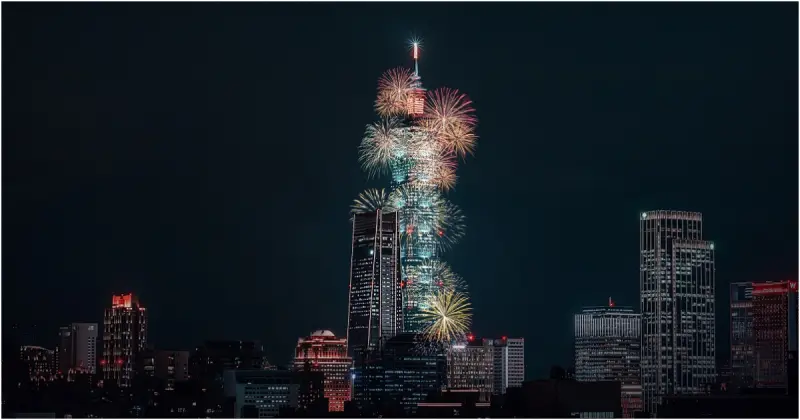 六福萬怡跨年派對早鳥優惠！台北101煙火最佳觀賞點，再加碼抽吃到飽券。