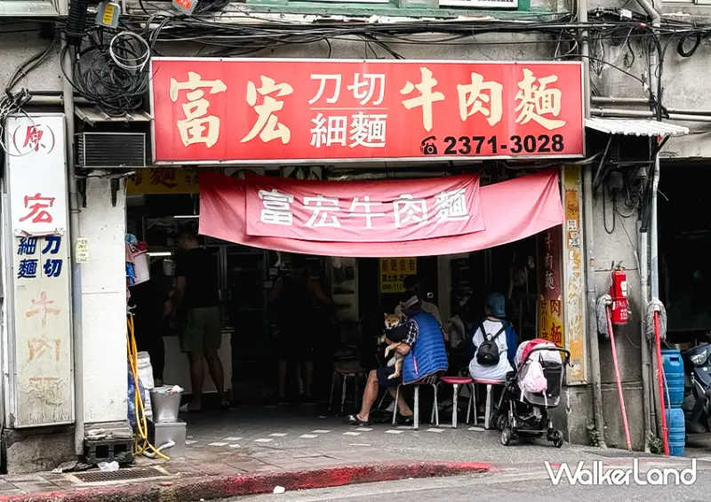 ▲「富宏牛肉麵」網友分享有免費加湯、加麵一次的隱藏好康 / WalkerLand窩客島 蕭芷琳 拍攝