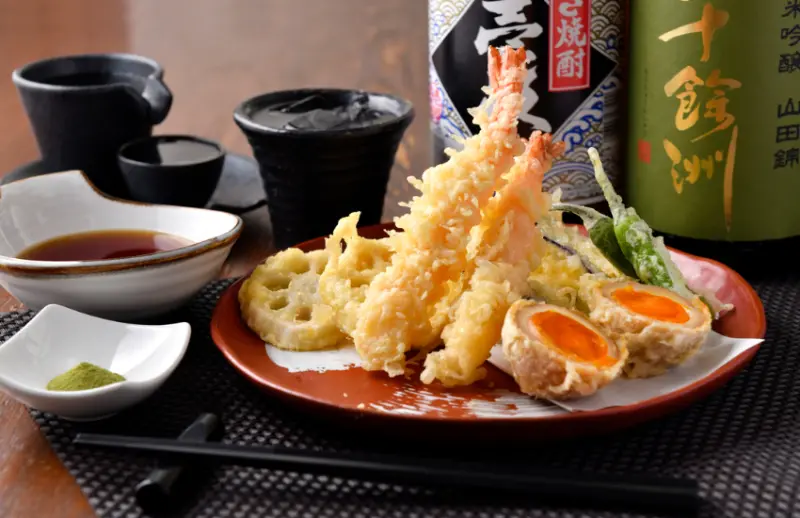 ▲多種蔬菜、瞎子和溏心蛋組成。