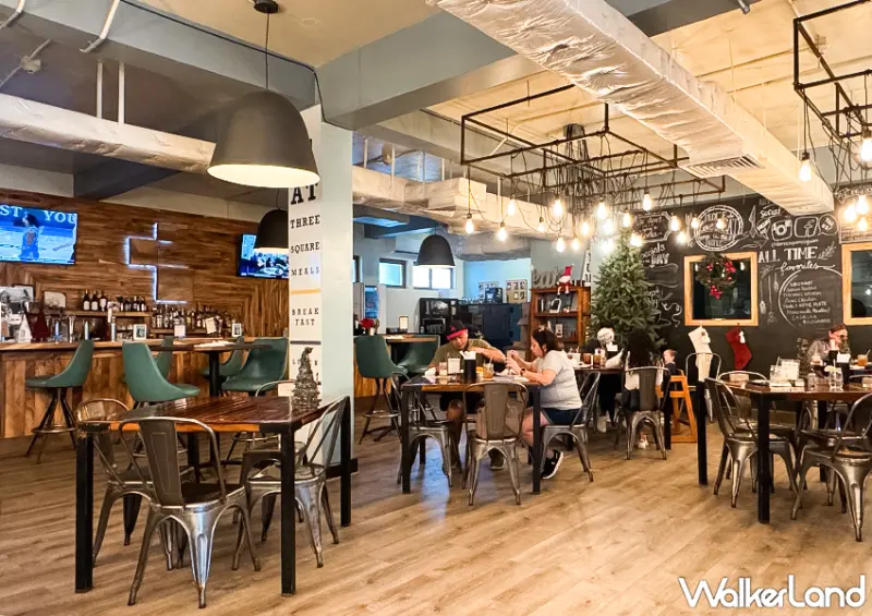 ▲▼關島餐酒館「Three Squares Restaurant」位於關島 GPO 暢貨中心的斜對面，餐廳內採工業風裝潢 / WalkerLand窩客島 蕭芷琳 拍攝​​​​​​​​​​​​​​